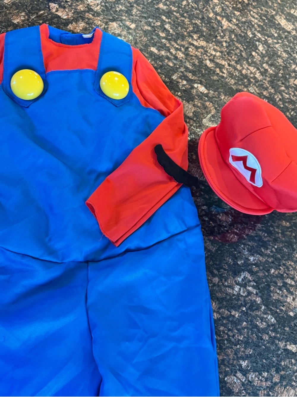 Disguise Nintendo Super Mario Costume for Kids, Deluxe - Small (4-6)